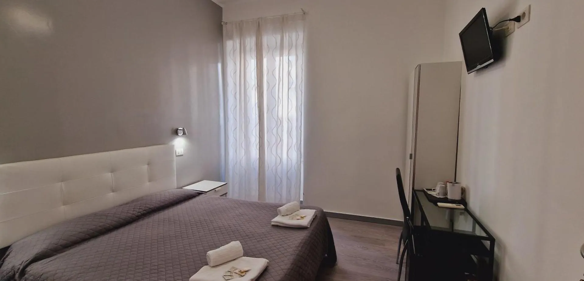 Oasi Guest House Roma 3*,